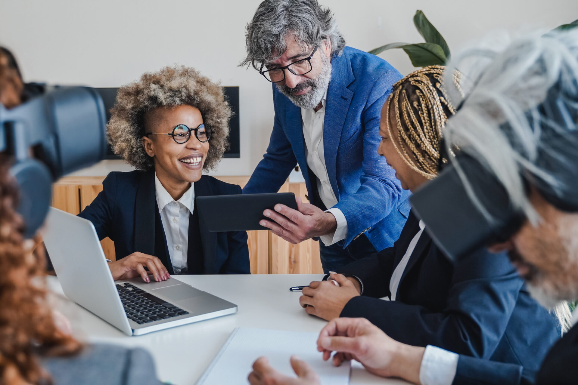 Diversidad de edad y generacional en los ambientes laborales: un análisis completo